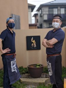 00100lrPORTRAIT_00100_BURST20200512170228545_COVER