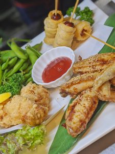 00100lrPORTRAIT_00100_BURST20200528185654572_COVER-01